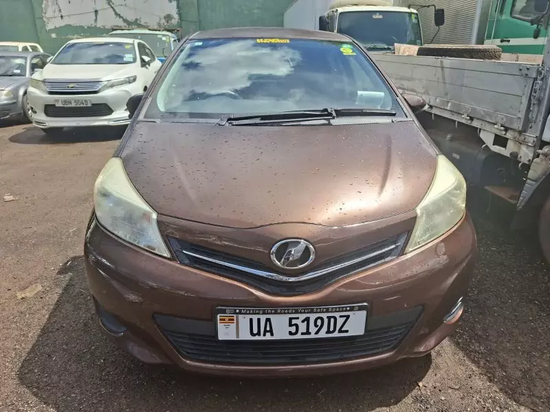 Toyota Vitz   - 2011
