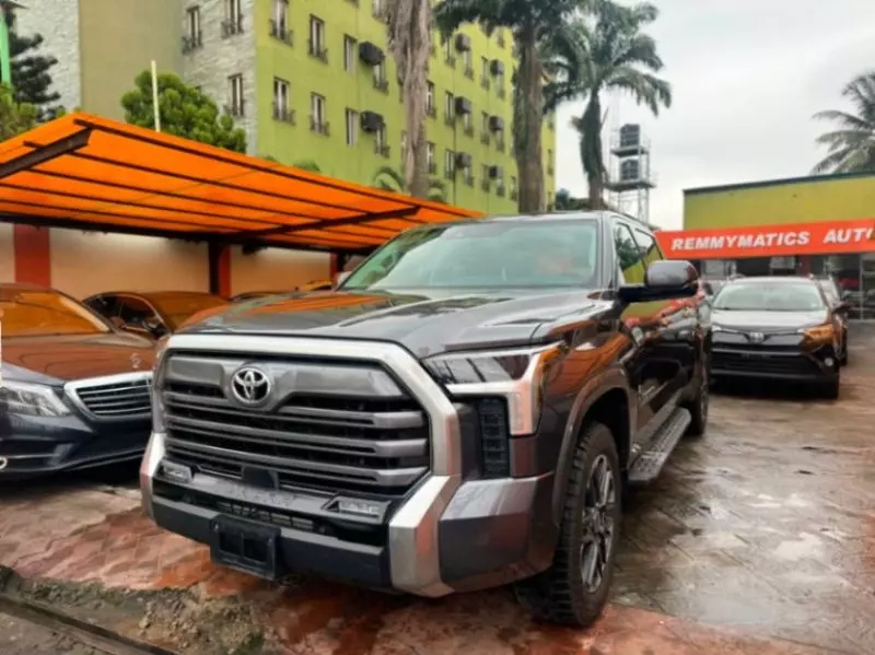 TOYOTA Tundra   - 2023