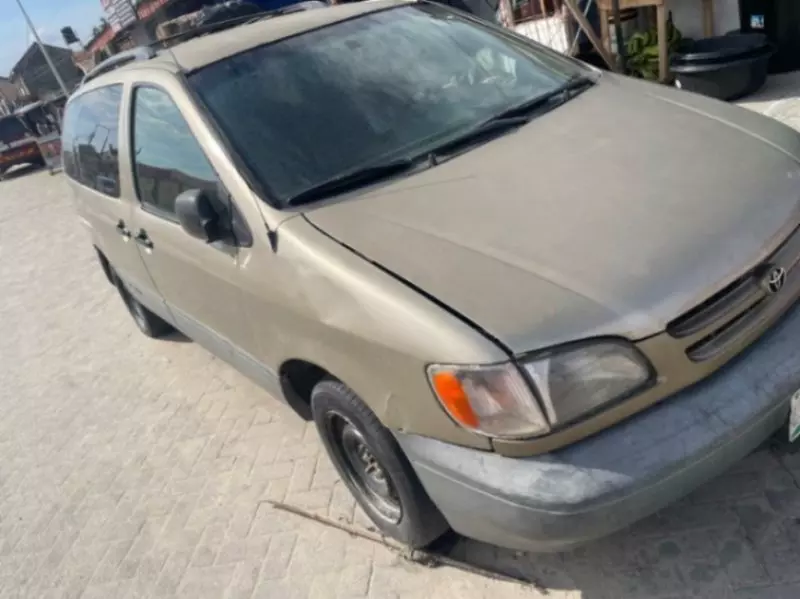 Toyota Sienna   - 2002