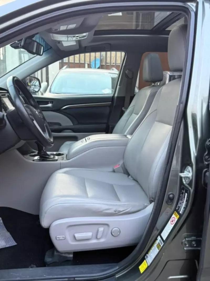 Toyota Highlander   - 2015