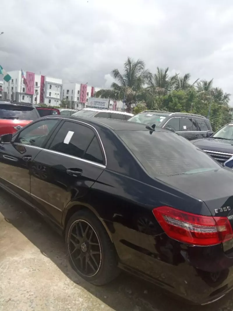 Mercedes-Benz E350   - 2011