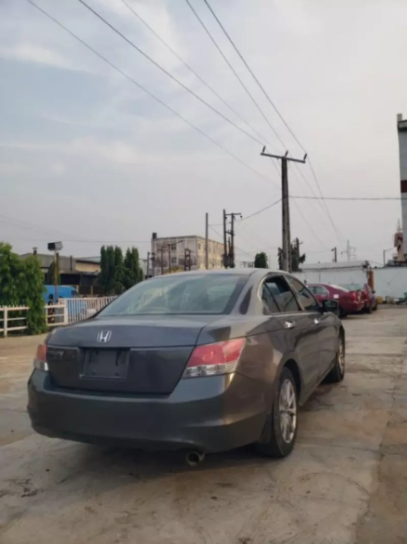 Honda Accord   - 2010