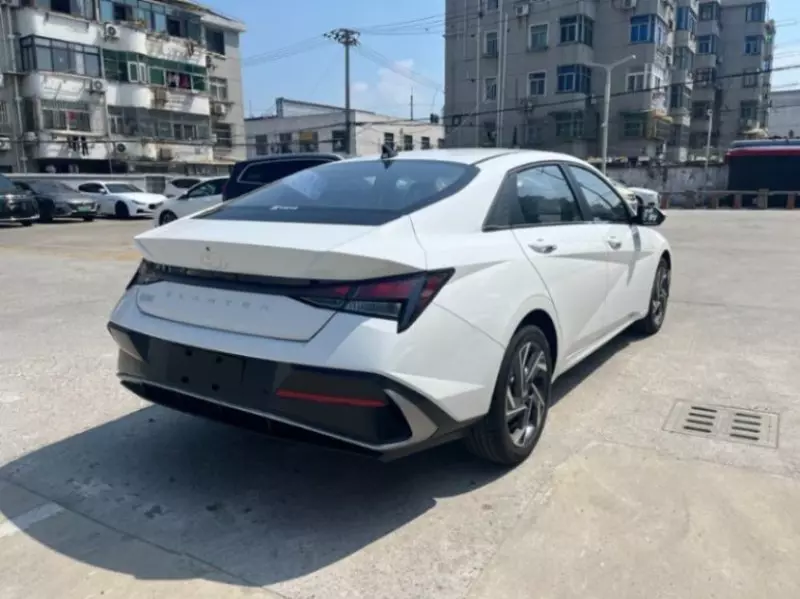 Hyundai Elantra - 2025