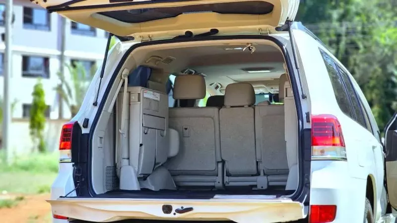 TOYOTA Landcruiser  V8   - 2018
