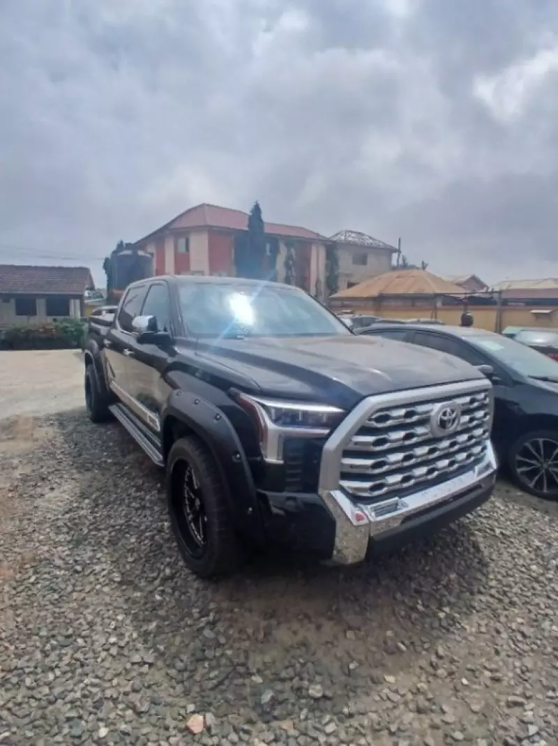 TOYOTA Tundra   - 2022