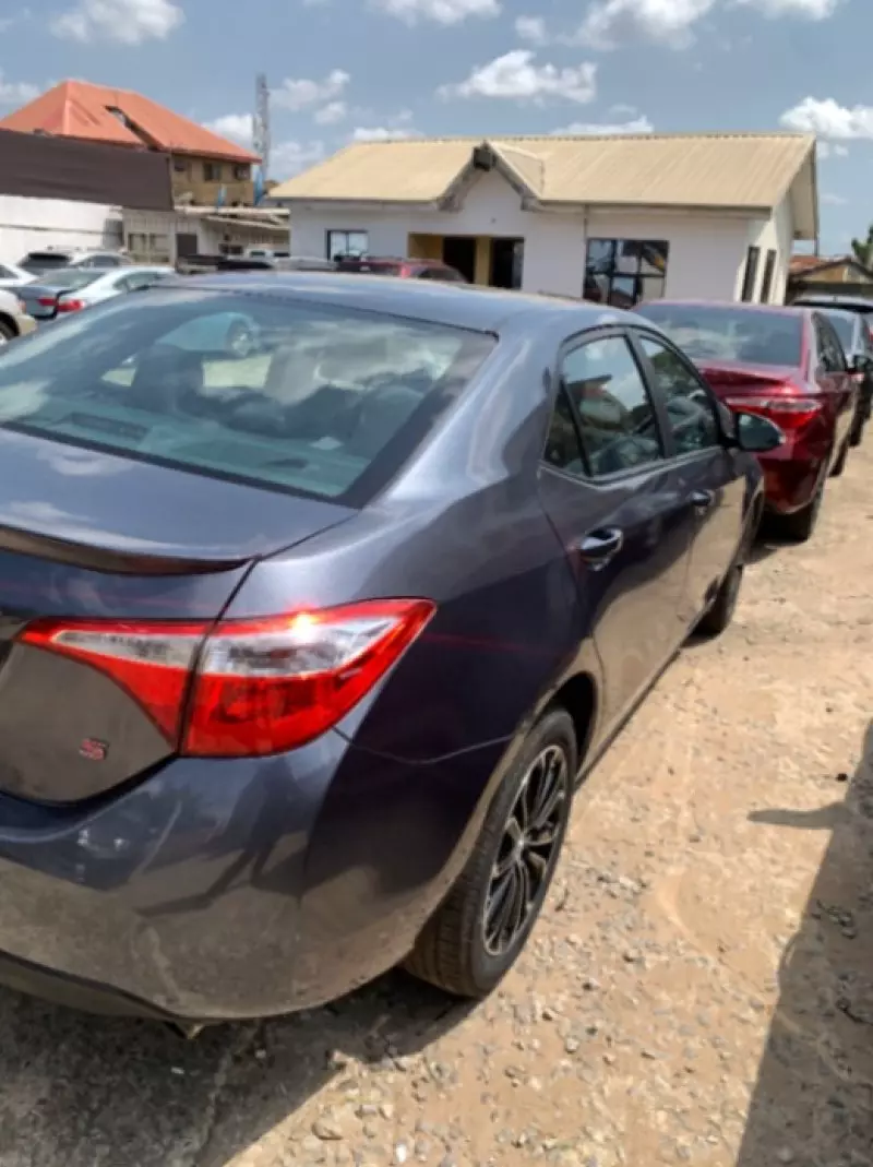 Toyota Corolla   - 2015
