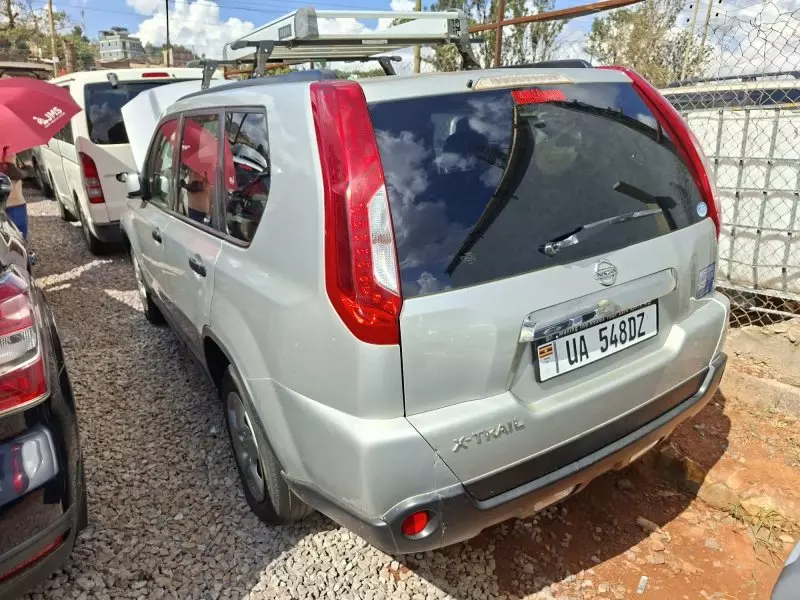 Nissan X-TRAIL    - 2012