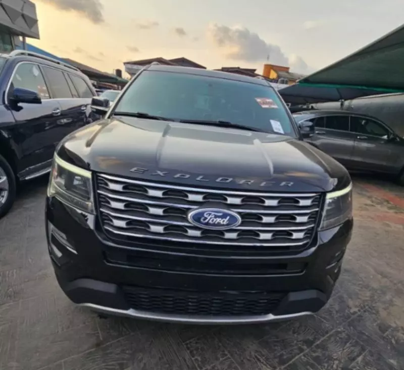 Ford Explorer   - 2016