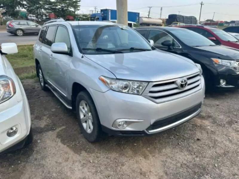 Toyota Highlander   - 2012