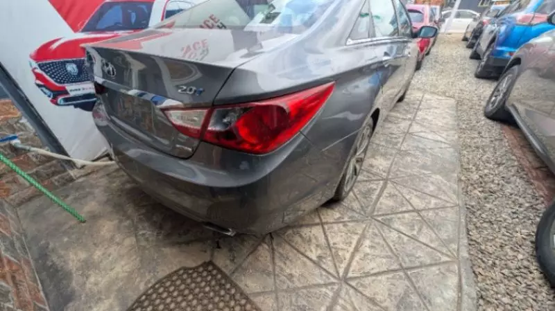Hyundai Sonata   - 2012