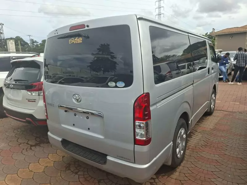 Toyota Hiace   - 2014