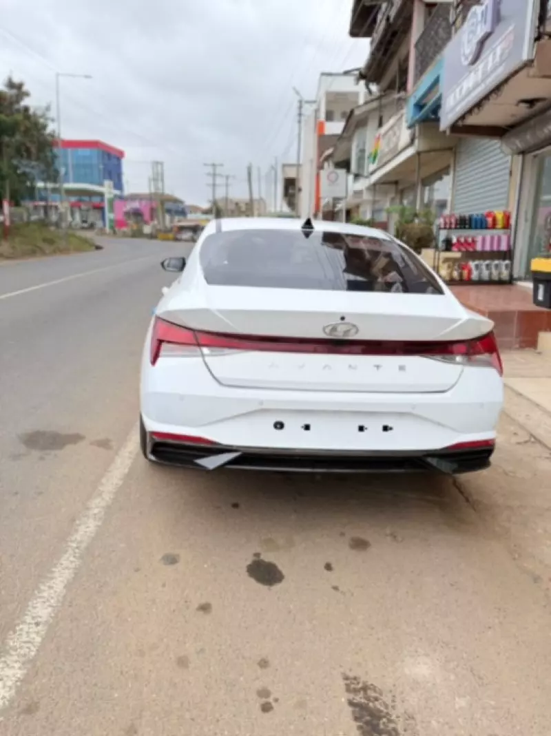 Hyundai Elantra   - 2021