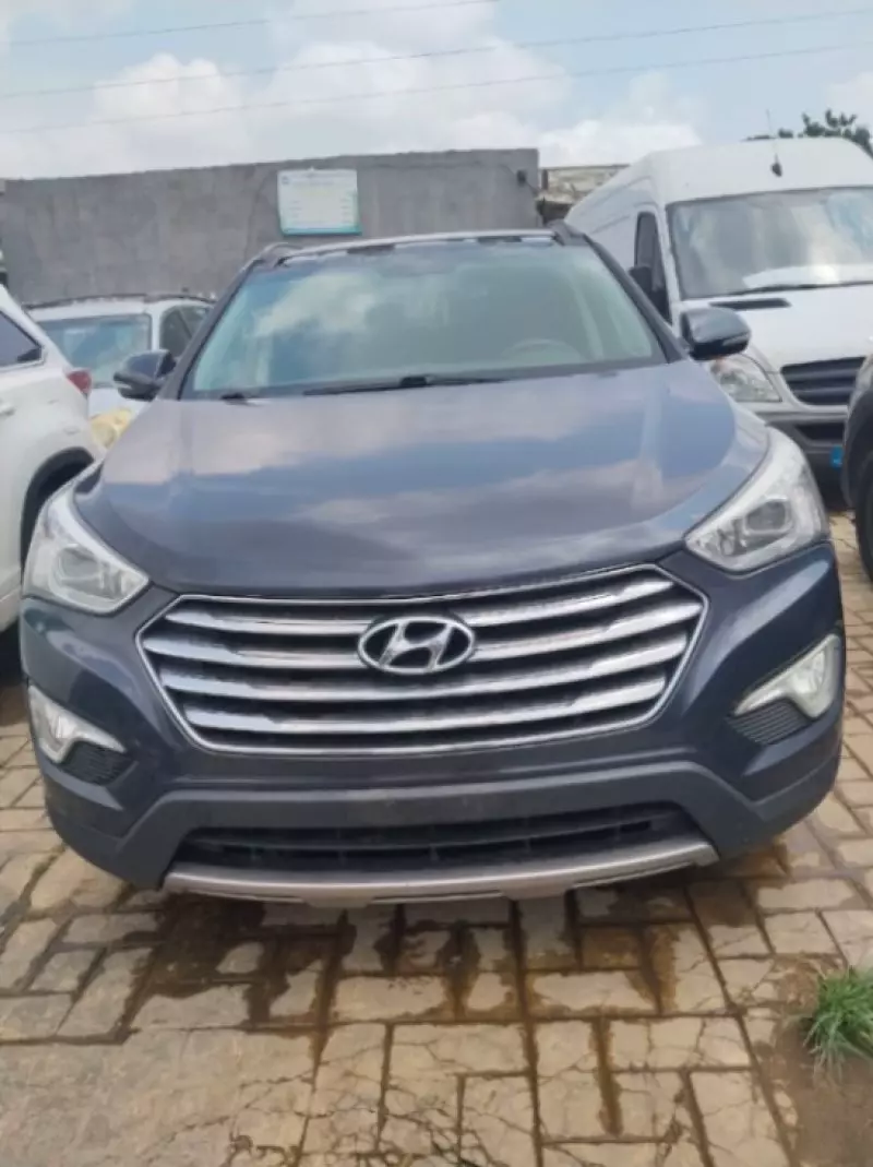 Hyundai Santa Fe   - 2014