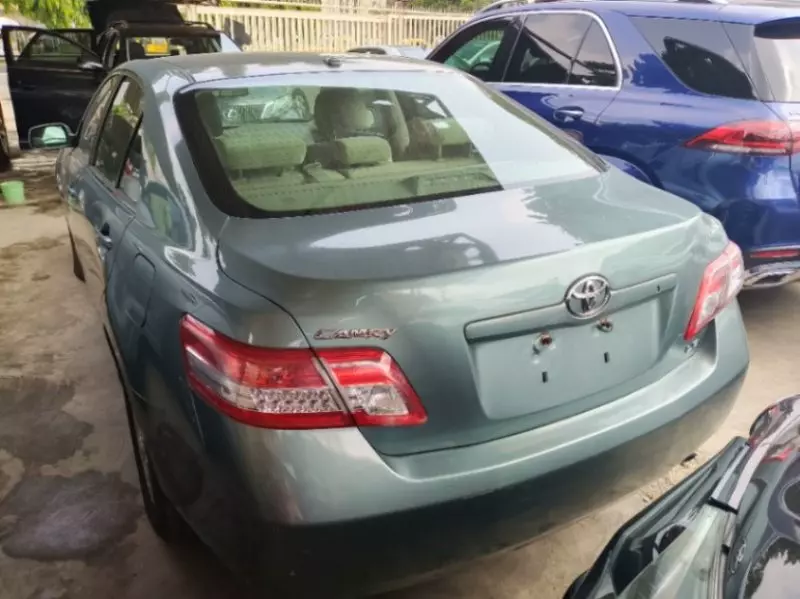 Toyota Camry   - 2010