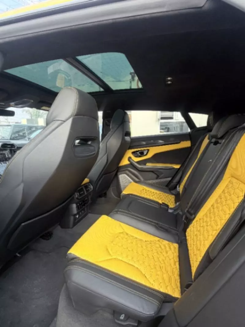 Lamborghini URUS   - 2022