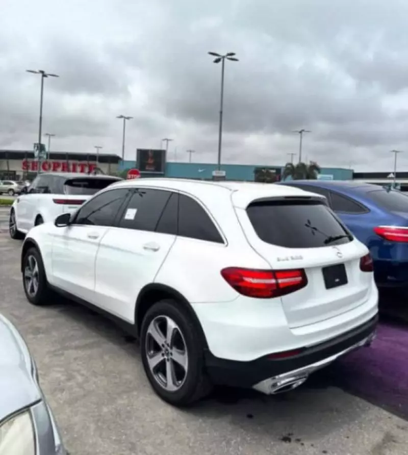 Mercedes-Benz GLC 300   - 2017