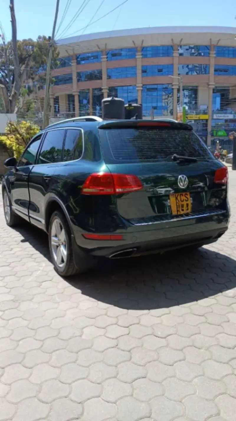 Volkswagen Touareg   - 2011