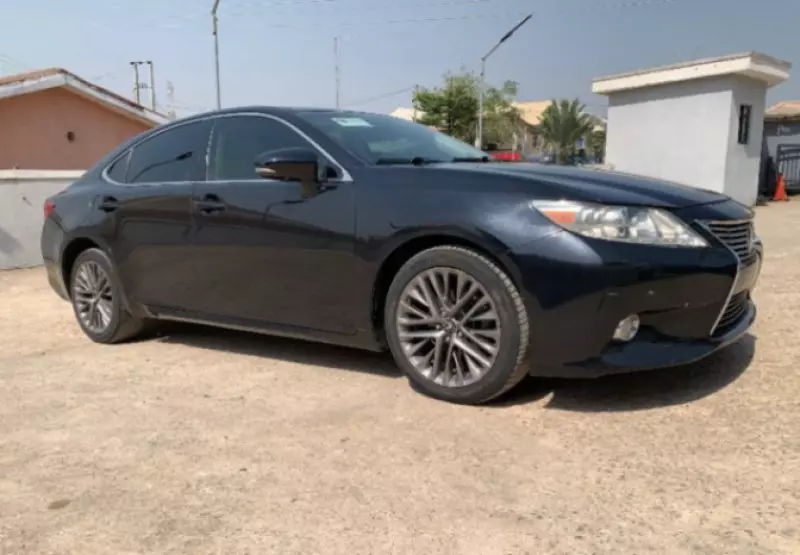 Lexus ES   - 2014