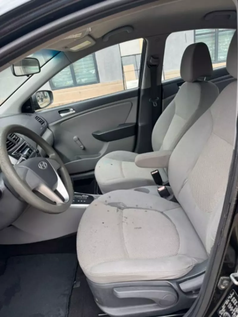 Hyundai Accent   - 2012