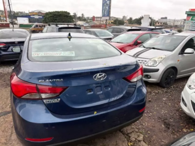 Hyundai Elantra   - 2015