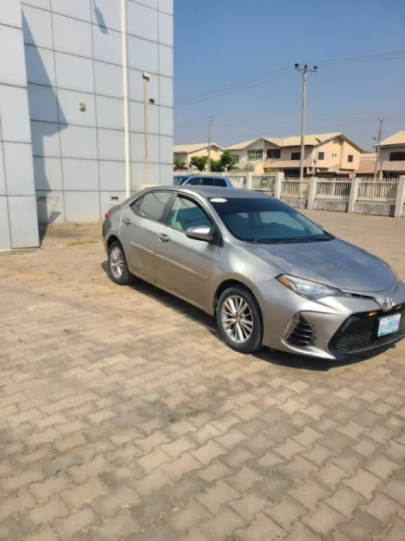 Toyota Corolla   - 2015