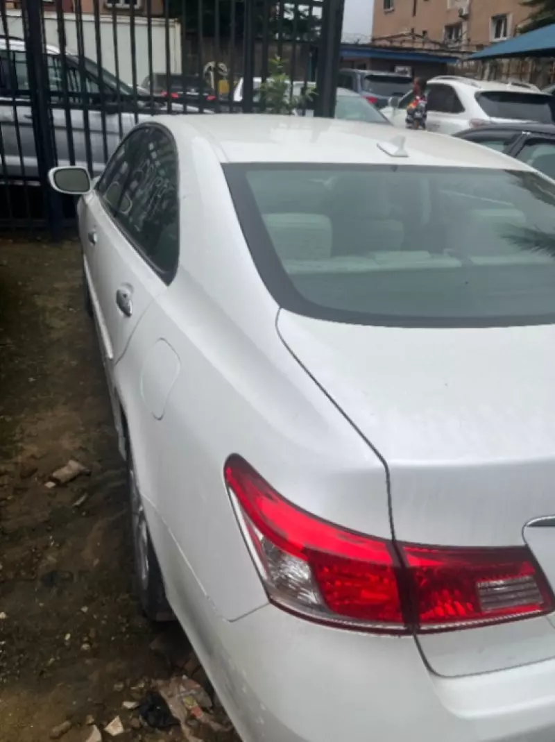 Lexus ES   - 2012