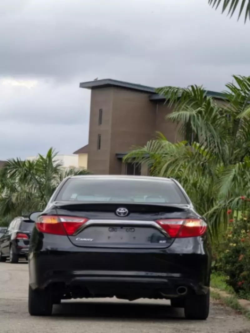 Toyota Camry   - 2016
