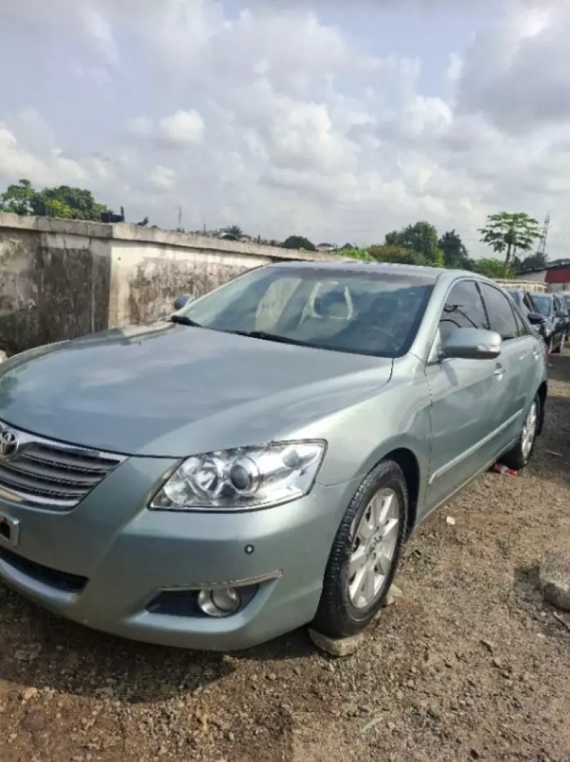 Toyota Camry - 2010