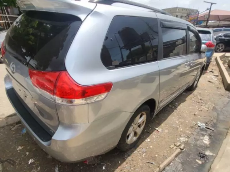 Toyota Sienna   - 2012