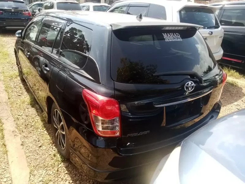 Toyota Fielder    - 2012