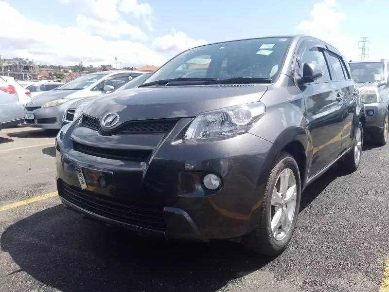 Toyota Ist    - 2012