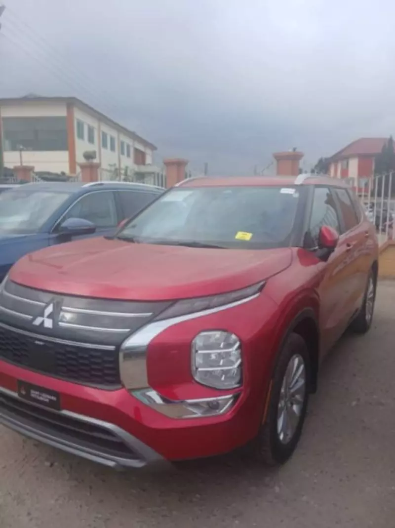 Mitsubishi OUTLANDER   - 2025