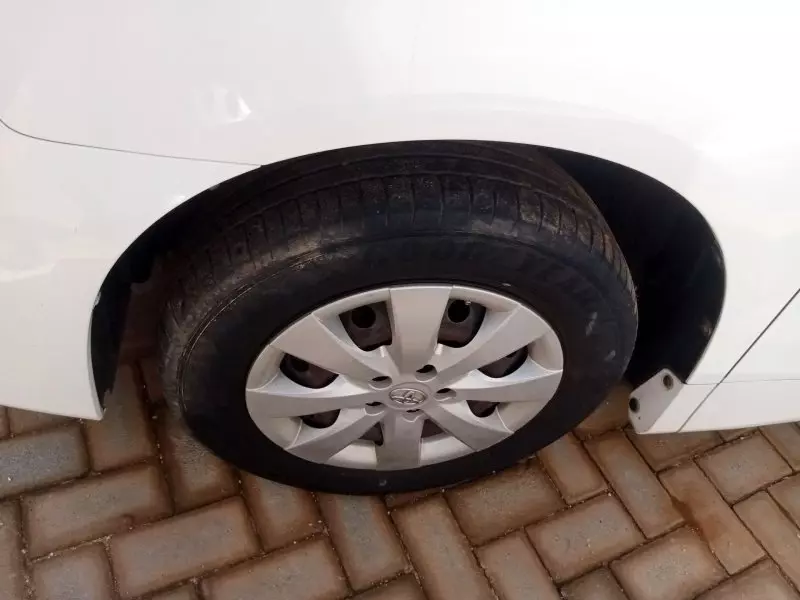 Toyota Noah   - 2013