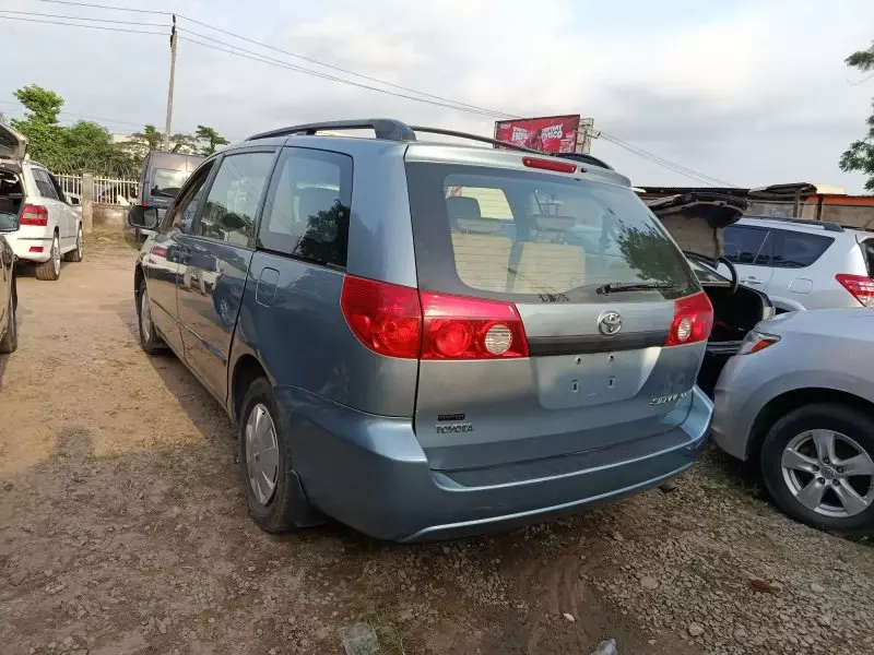 Toyota Sienna   - 2006