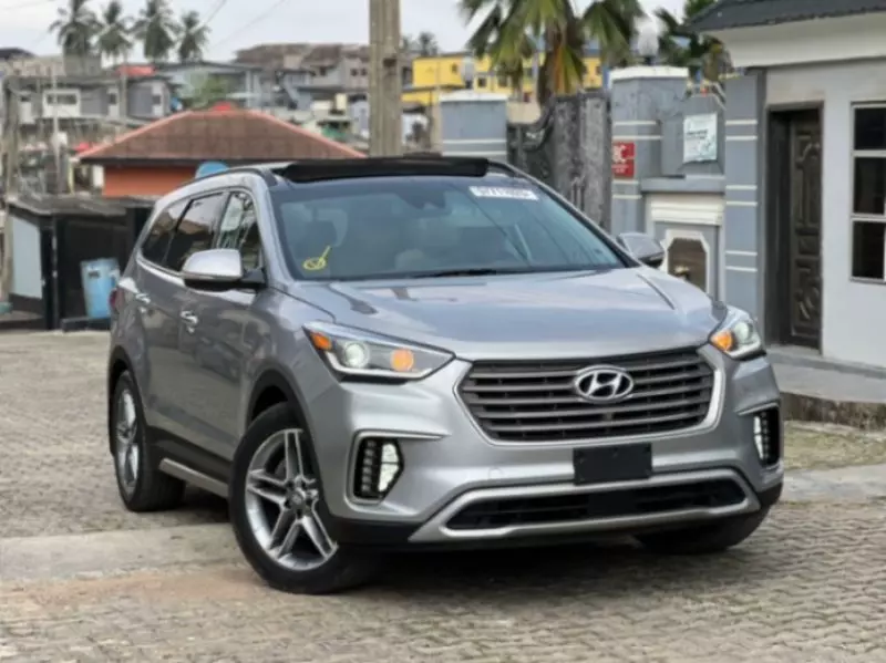 Hyundai Santa Fe   - 2017