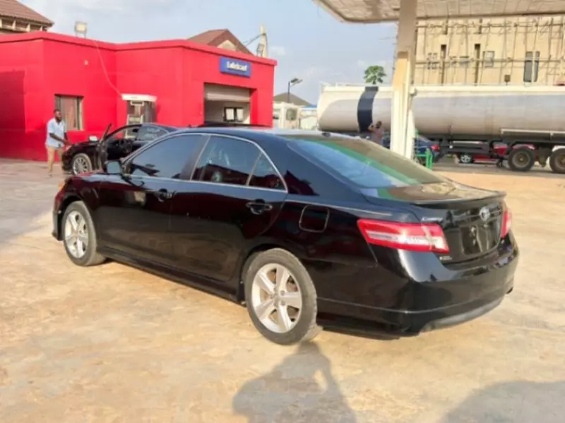 Toyota Camry   - 2011