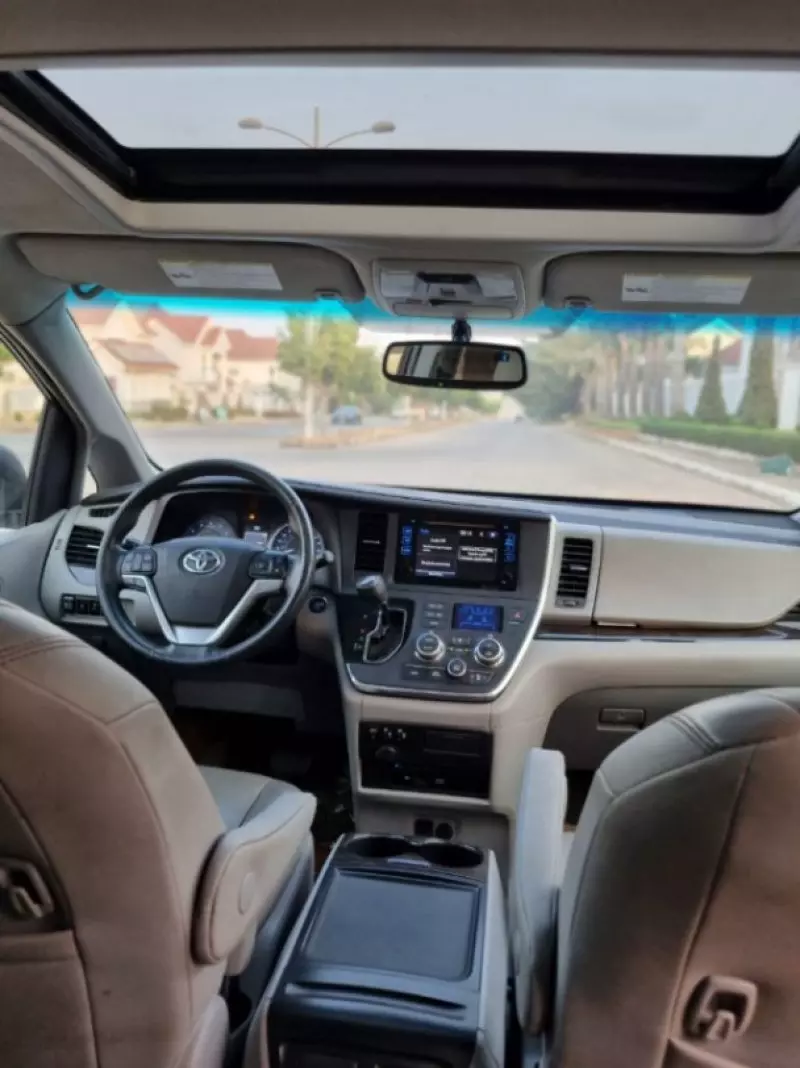 Toyota Sienna   - 2015