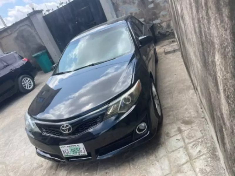 TOYOTA Camry - 2012