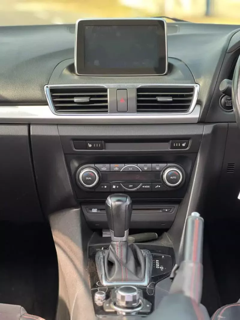 Mazda Axela    - 2014