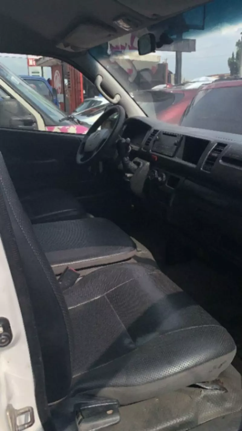TOYOTA Hiace - 2016