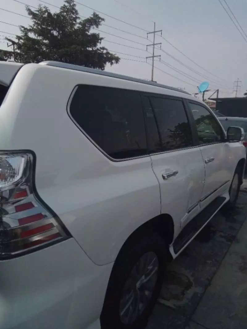 Lexus GX 460   - 2010
