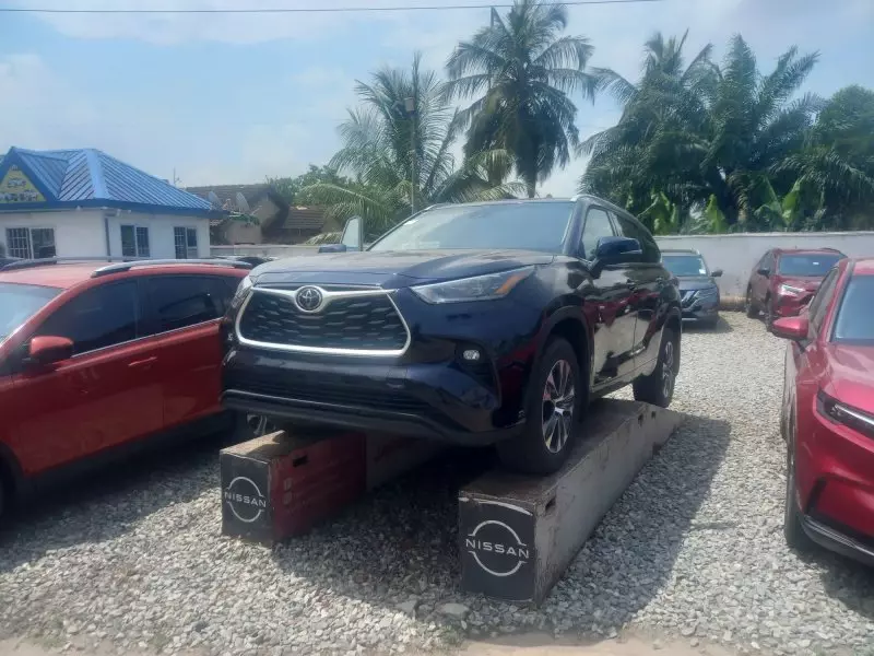 Toyota Highlander   - 2022