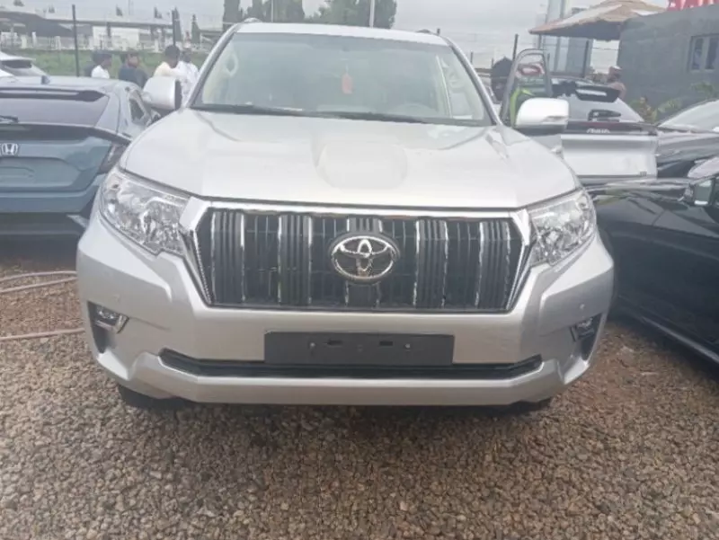 Toyota Landcruiser 300 GXR   - 2023