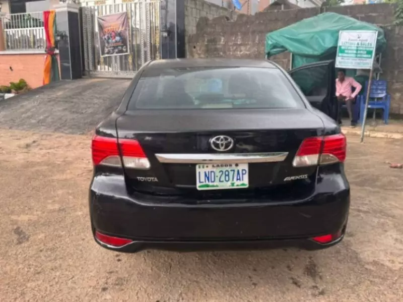Toyota Avensis - 2013