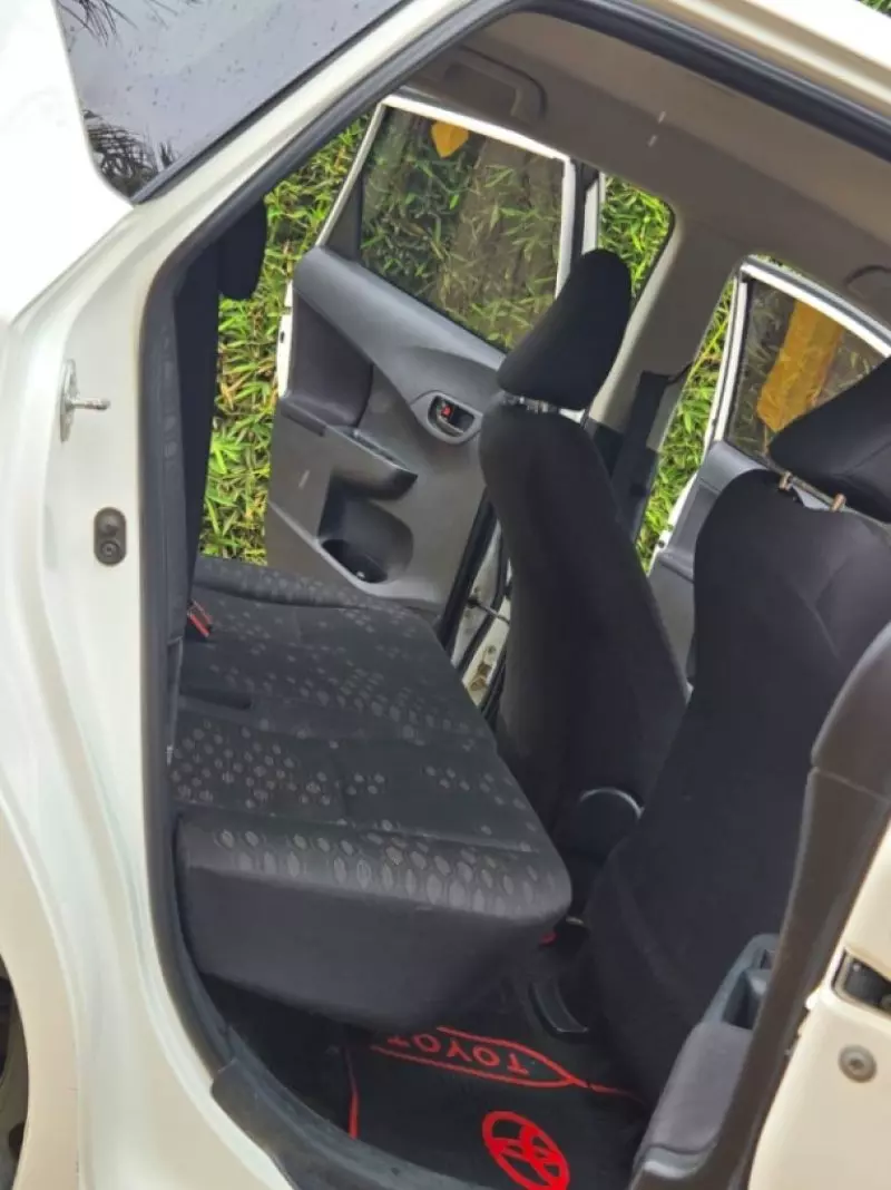 Toyota Ractis   - 2011