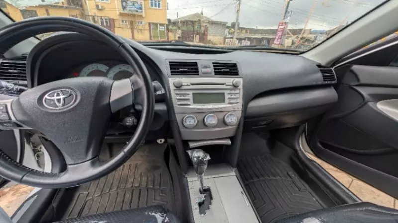 Toyota Camry - 2010