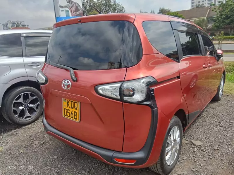 TOYOTA Sienta - 2016