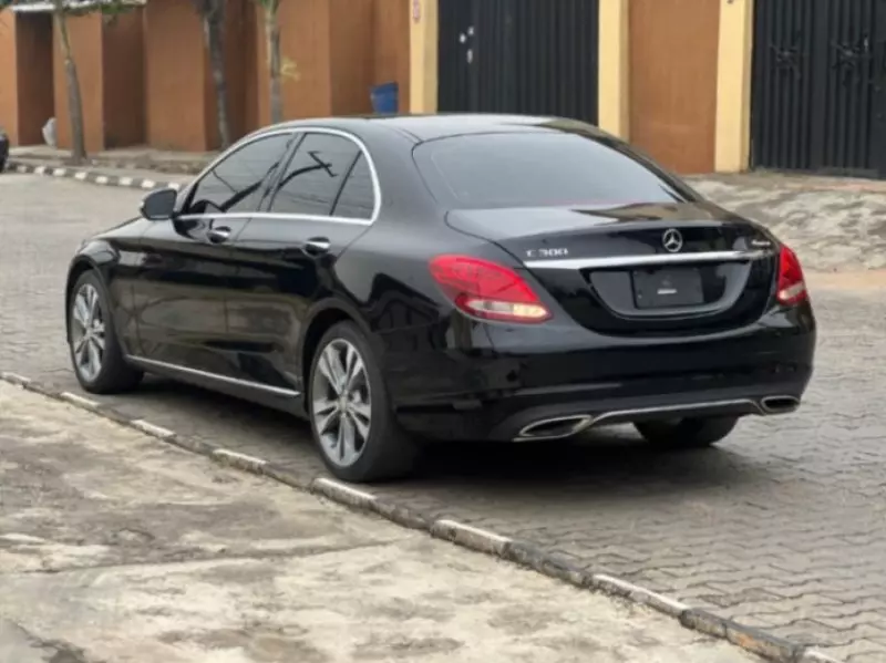 Mercedes-Benz C 300   - 2015