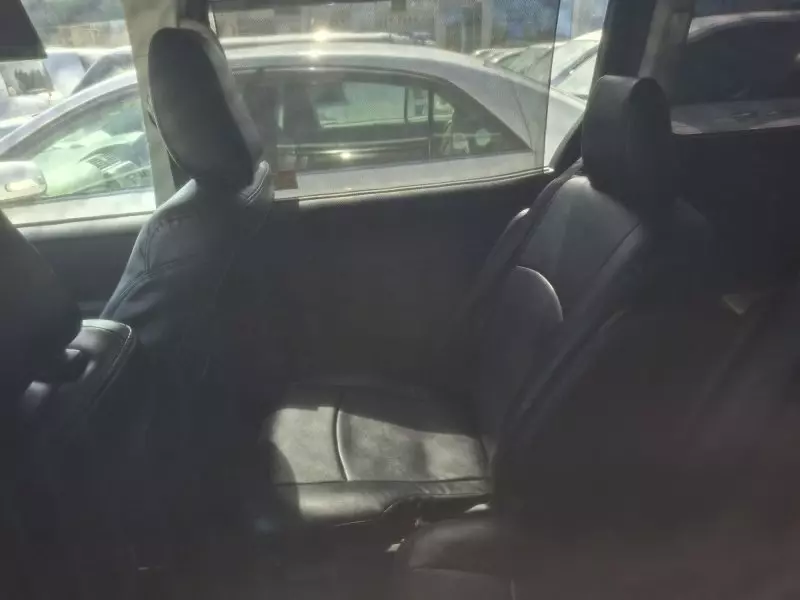 Toyota Noah Hybrid - 2016