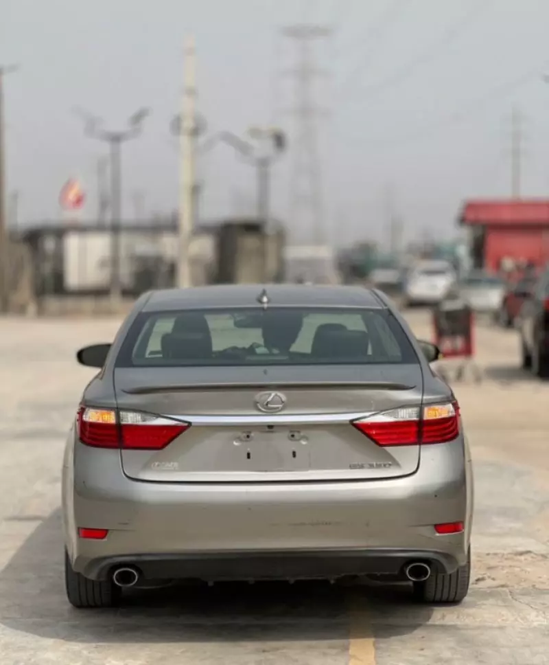 Lexus ES 350   - 2015